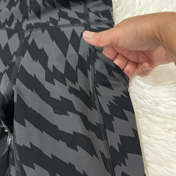 LULULEMON LEGGINGS SIZE 4 - Picture 8 of 11